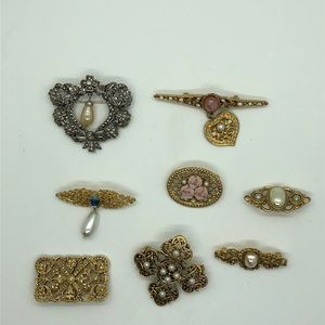 Vintage Victorian style brooch lot